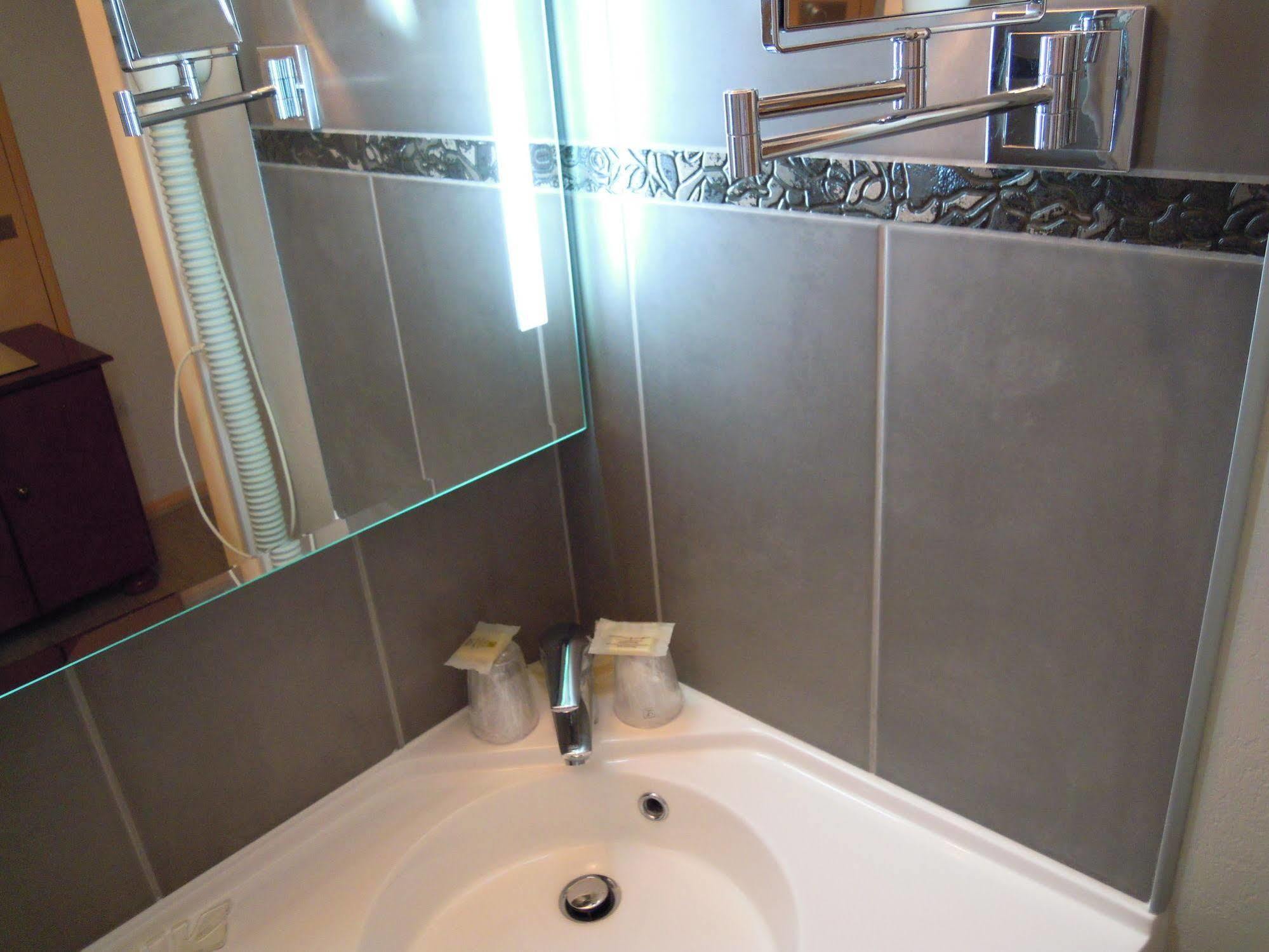 Hotel Logis Bagatelle - 51530 Dizy Zewnętrze zdjęcie